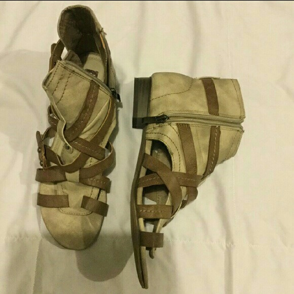 Sandals - Picture 3 of 3